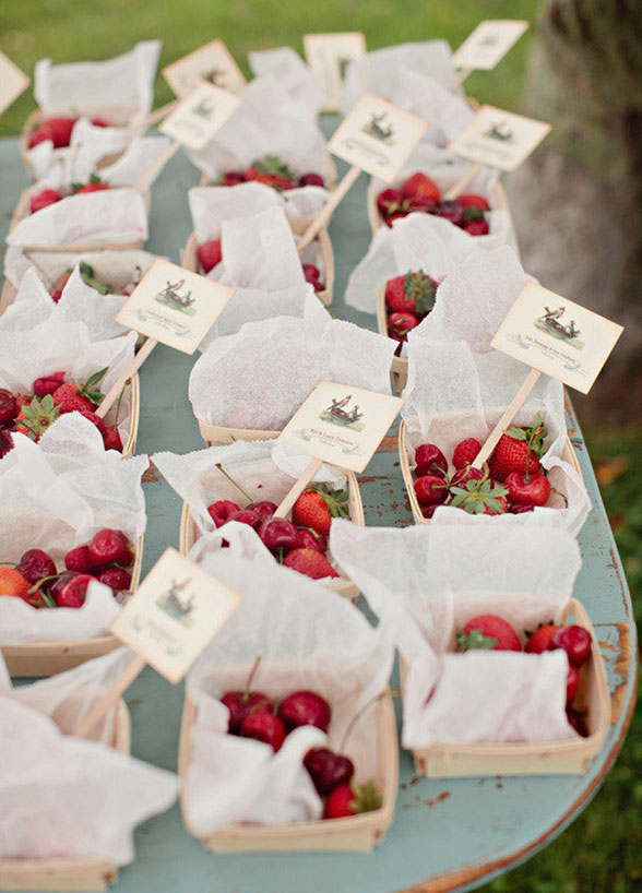 These 8 fun summer wedding favor ideas will make you look effortlessly cool at your warm weather celebration